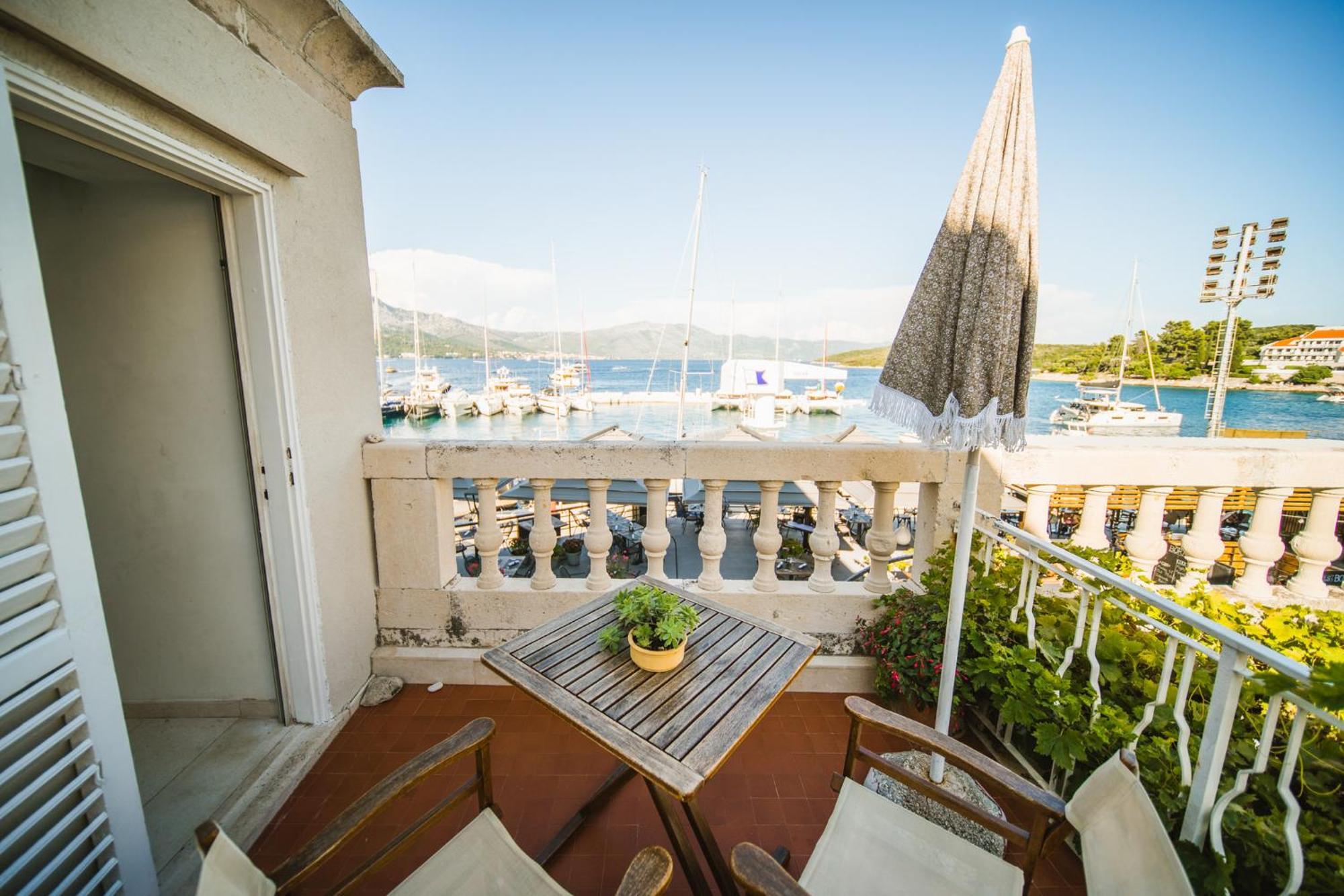 Apartments And Rooms Denoble Korcula Town Exterior foto
