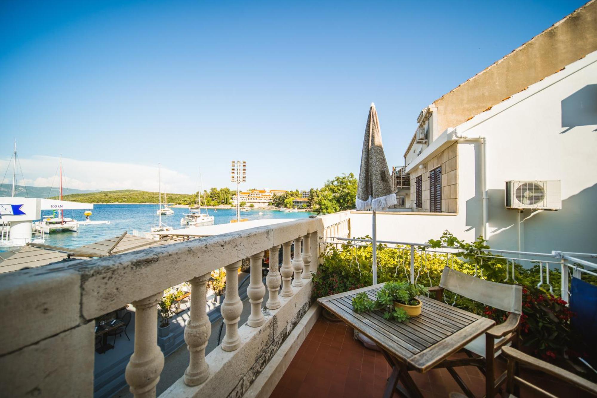 Apartments And Rooms Denoble Korcula Town Exterior foto