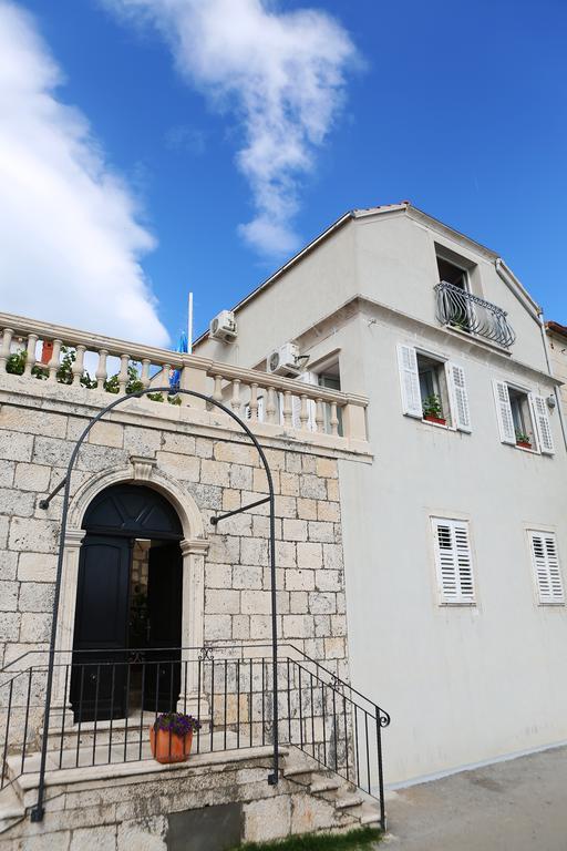 Apartments And Rooms Denoble Korcula Town Exterior foto